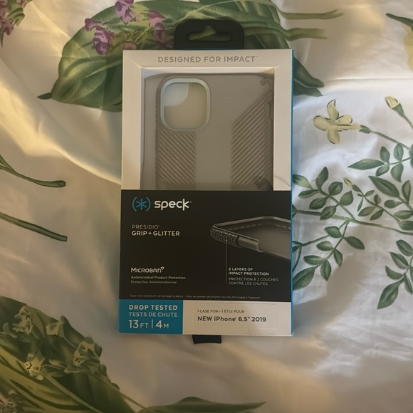 iPhone 11 Pro Max phone case - Picture 1 of 2